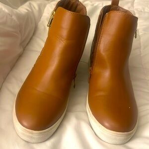 Cognac high top Booties